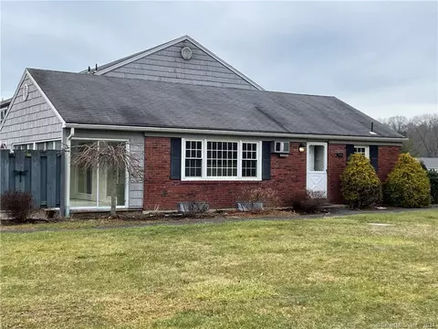 2 Old Farms Ln #2, New Milford, CT 06776
