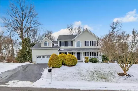 33 Sarenee Cir, Trumbull, CT 06611