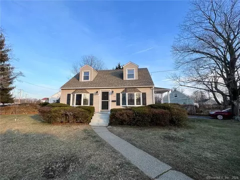 216 Meadowside Rd, Milford, CT 06460