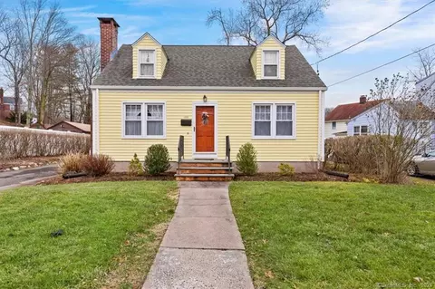 1559 Whitney Ave, Hamden, CT 06517