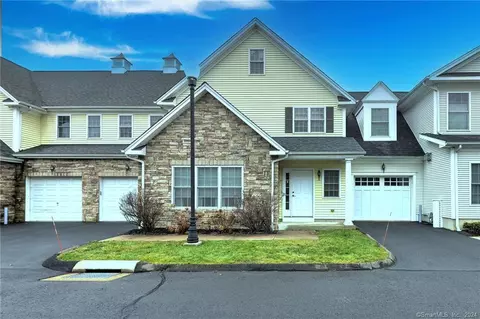 8 Alana Dr #8, Milford, CT 06461