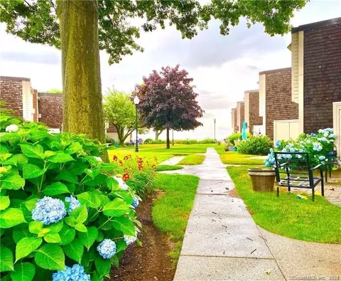 75 W West Walk Walk #75, West Haven, CT 06516