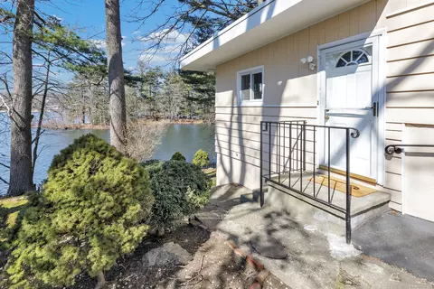 1427 Chopsey Hill Rd, Bridgeport, CT 06606