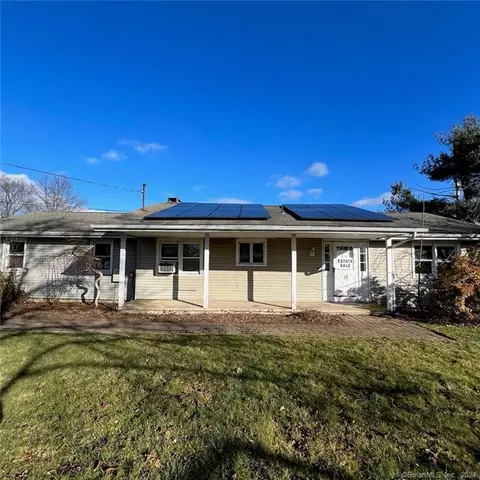 15 Surrey Dr, Brookfield, CT 06804