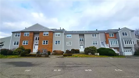 53 Carriage Dr #53, Milford, CT 06460