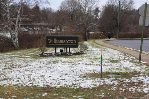 165 Williamstown Ct #165, Newington, CT 06111