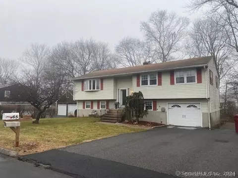 65 Moonlight Cir, Naugatuck, CT 06770