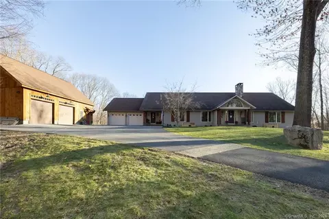 42 Timber Ln, Woodbury, CT 06798