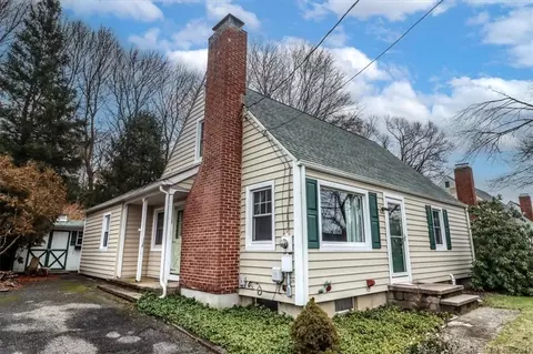 29 Skyline Dr, Danbury, CT 06810