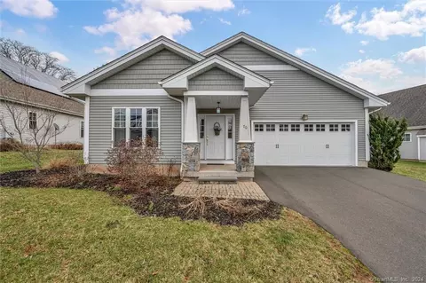 70 Bartlett Holw #70, Middletown, CT 06457
