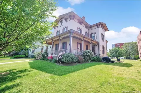 27 Charter Oak Pl #D, Hartford, CT 06106
