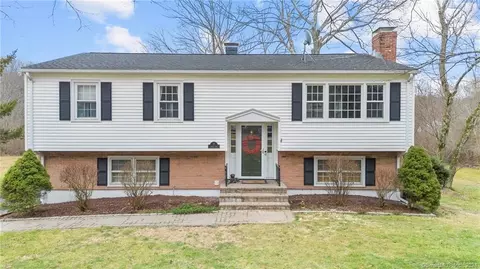 7 Robin Ln, Shelton, CT 06484