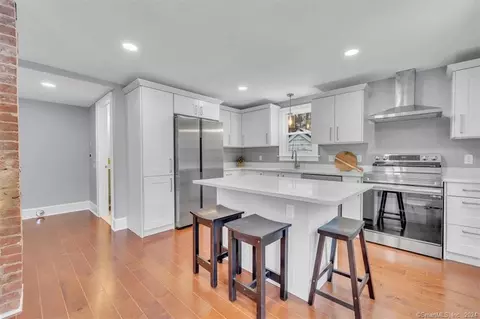 62 Bidwell Sq, Unionville, CT 06085