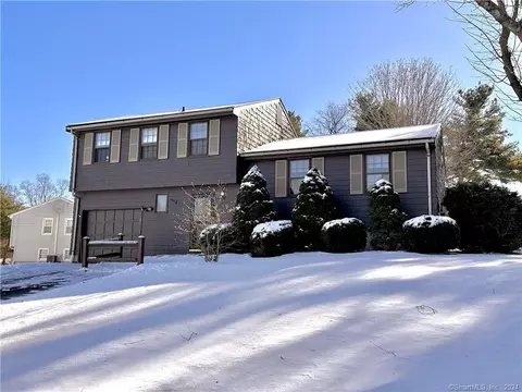 7 Blue Bird Rd, Middletown, CT 06457