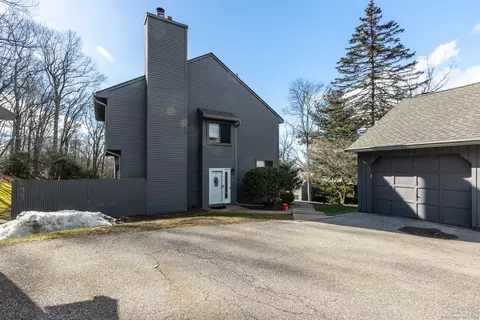 160 Conestoga Way, Glastonbury, CT 06033