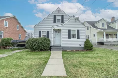 15 Aceto St, Branford, CT 06405