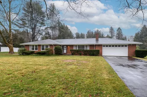 34 Huntington Cir, Hamden, CT 06518
