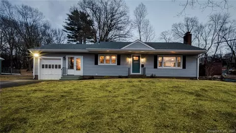 95 Greenwood Dr, Manchester, CT 06042