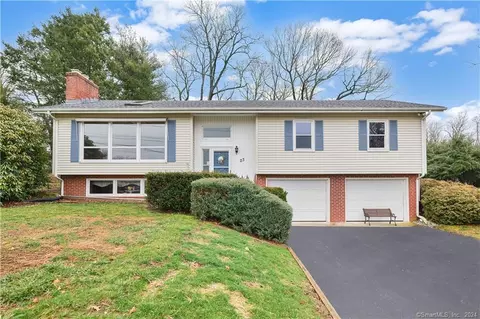 23 Candlewood Dr, Manchester, CT 06040