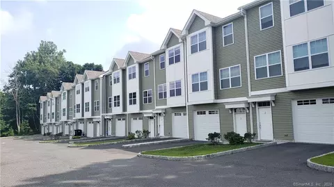 10 Laurel Hill Ct #10, Brookfield, CT 06804