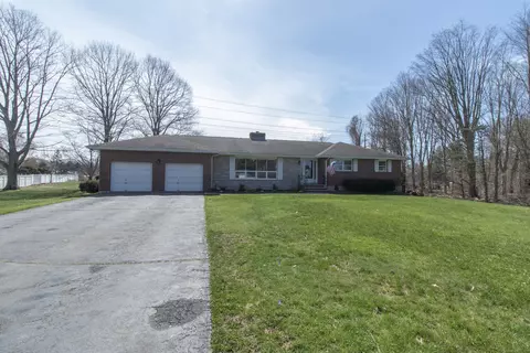 392 Hitching Post Dr, Orange, CT 06477