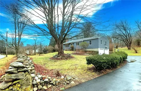 47 Elm St, Monroe, CT 06468
