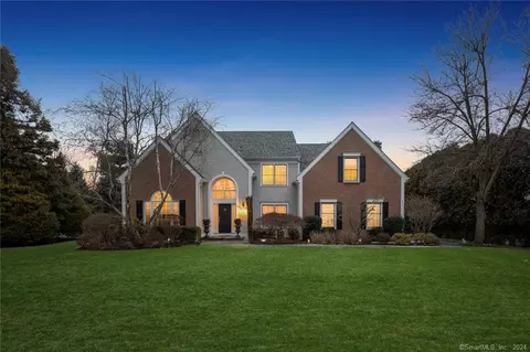 26 Flower Farm Cir, Westport, CT 06880