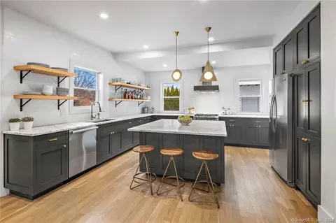 15 Elm Pl, Greenwich, CT 06830