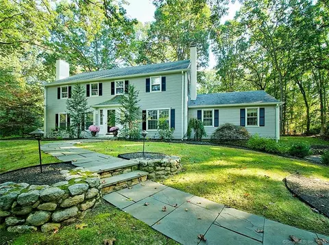 49 Fox Hill Rd, Woodbridge, CT 06525