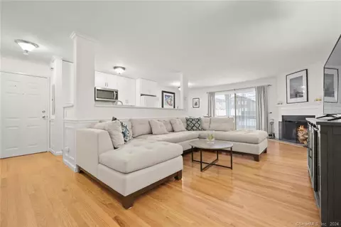 76 Maple Tree Ave #3, Stamford, CT 06906