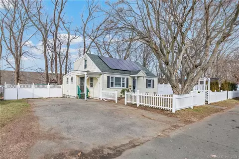 16 Northwood Pl, Milford, CT 06461