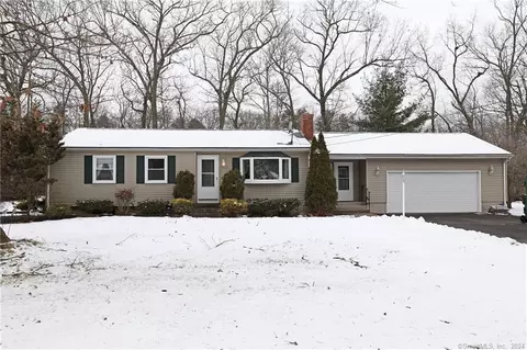 45 Leslie St, Windsor Locks, CT 06096