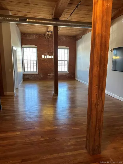 10 Main St #320, Berlin, CT 06037