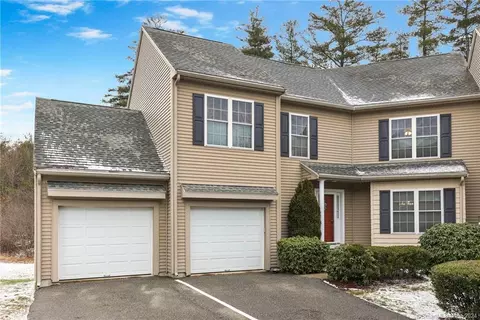 91 Perry St #260, Putnam, CT 06260