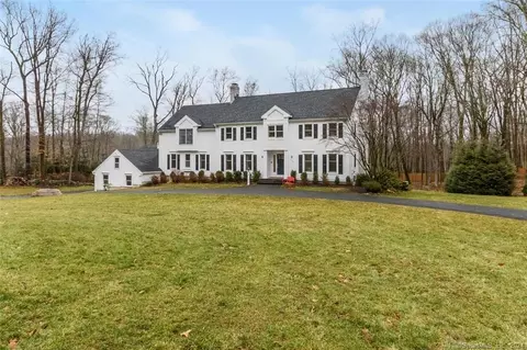 156 Thurton Dr, New Canaan, CT 06840