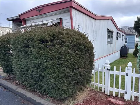 11 Loring Ct, Wallingford, CT 06492