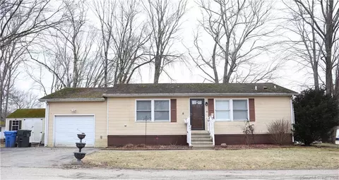 61 Connecticut Dr, Plainfield, CT 06374