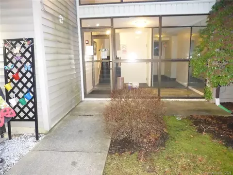 54 Henry St #54, Norwich, CT 06360