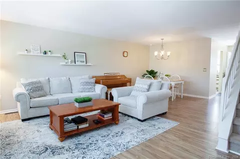 72 Hilltop Dr #72, Weatogue, CT 06089