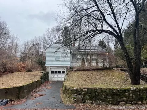 12 Valentine St, Naugatuck, CT 06770