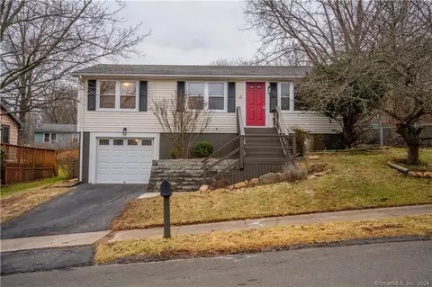16 High Top Cir E, Hamden, CT 06514