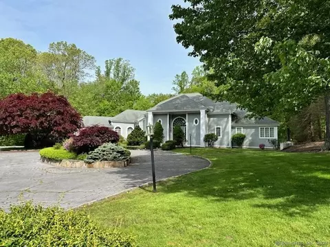 11 Cole Dr, Wolcott, CT 06716