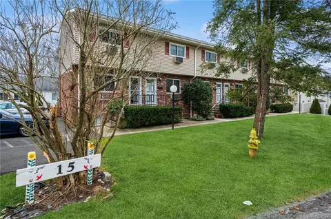 15 Columbus Pl #1, Stamford, CT 06907
