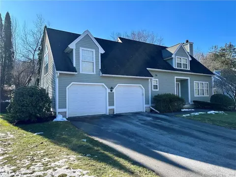 4 Windcrest Dr #4, Granby, CT 06035