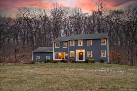 15 Bragdon Ave, Danbury, CT 06811