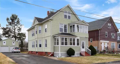 32 Saint John St, Manchester, CT 06040