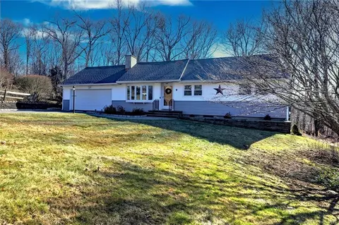 9 Horseshoe Dr, Danbury, CT 06811