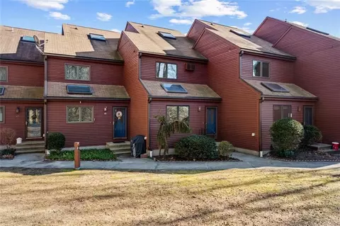 97 W Main St #45, Niantic, CT 06357