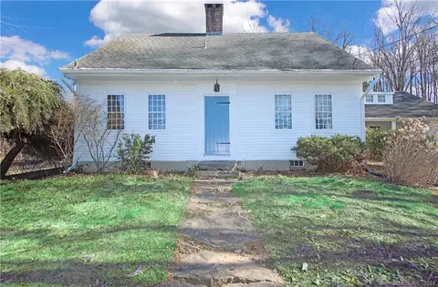 330 Quaker Farms Rd, Oxford, CT 06478