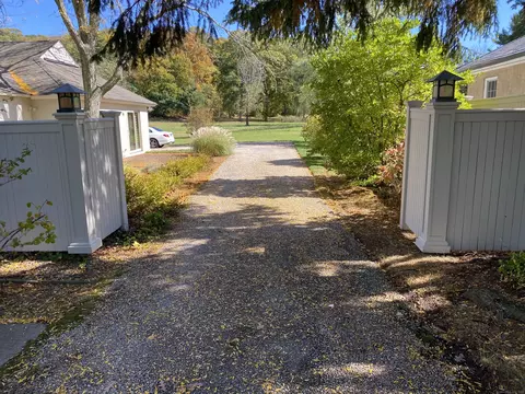20 Mountain Spring Rd, Farmington, CT 06032